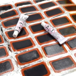 48 Rustines + 2 Tubes De Colle 7 48 Rustines + 2 Tubes De Colle -Magasin De Vélos Zefal 48 rustines 2 tubes de colle 2