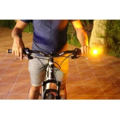 Clignotants Et Feux De Signalisation Pour Vélo Winglight 360 Fixed -Magasin De Vélos Zefal clignotants pour velo winglight pop 3