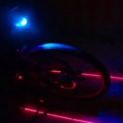 Eclairage Arrière Bleu Pour Vélo Avec Laser 10 Eclairage Arrière Bleu Pour Vélo Avec Laser -Magasin De Vélos Zefal eclairage arriere bleu pour velo avec laser 2