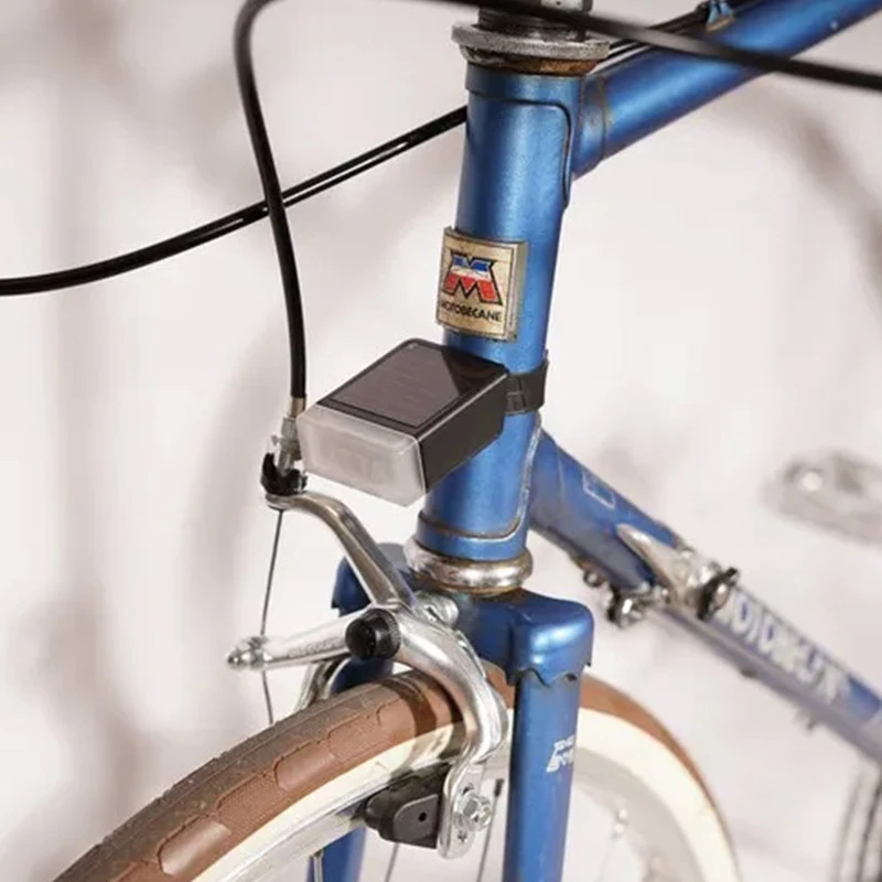 Eclairage Avant Et Arrière Solaire Pour Vélo LITTA 2 4 Eclairage Avant Et Arrière Solaire Pour Vélo LITTA 2 – Image 2