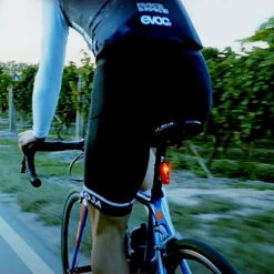 Éclairage Vélo à Batterie Arrière Sigma Blaze 3LED -Magasin De Vélos Zefal eclairage velo a batterie arriere sigma blaze 3led 1