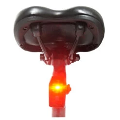 Feu Arrière Stop 5 LED Avec Cpateur De Mouvement Pour Vélo 6 Feu Arrière Stop 5 LED Avec Cpateur De Mouvement Pour Vélo -Magasin De Vélos Zefal feu arriere stop 5 led avec cpateur de mouvement pour velo 1