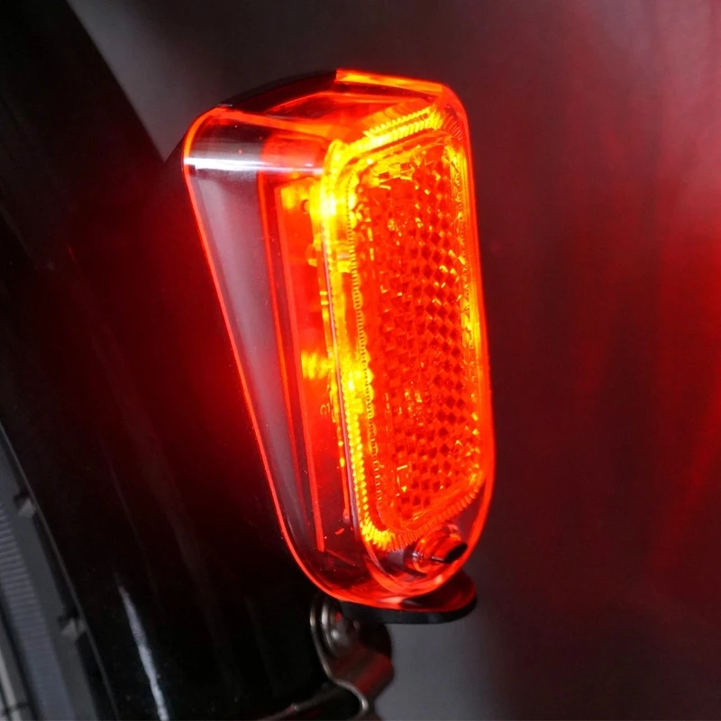 Feu Arrière Sur Garde Boue De Vélo à Piles 2 LED 5 Feu Arrière Sur Garde Boue De Vélo à Piles 2 LED – Image 3