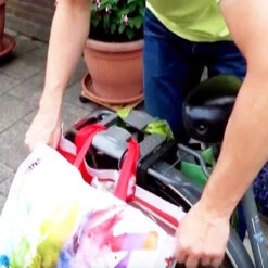 Fixation Pour Sac De Course Sur Vélo Hook'd 12 Fixation Pour Sac De Course Sur Vélo Hook'd -Magasin De Vélos Zefal fixation pour sac de course sur velo hook d 4