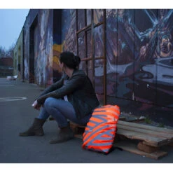 WOWOW Housse De Sac à Dos étanche Et Réfléchissante Orange Pour Cycliste 5 WOWOW Housse De Sac à Dos étanche Et Réfléchissante Orange Pour Cycliste -Magasin De Vélos Zefal housse de sac a dos etanche et reflechissante orange pour cycliste 1