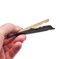 La Pince à Jupe Magnétique Pour Le Vélo -Magasin De Vélos Zefal la pince a jupe magnetique pour le velo 2