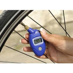 Manomètre SCHWALBE AIRMAX PRO -Magasin De Vélos Zefal manometre schwalbe airmax pro 2