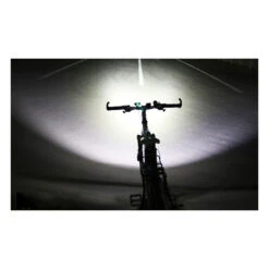Phare De Vélo Avant 6000 Lumens Sur Guidon -Magasin De Vélos Zefal phare de velo avant 6000 lumens sur guidon 2
