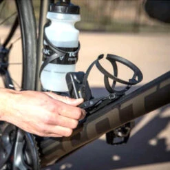 Porte-bidon Avec Démonte-pneus Pour Vélo Ninja Cage X1AJ Topeak 11 Porte-bidon Avec Démonte-pneus Pour Vélo Ninja Cage X1AJ Topeak -Magasin De Vélos Zefal porte bidon avec demonte pneus pour velo ninja cage x1aj topeak 3