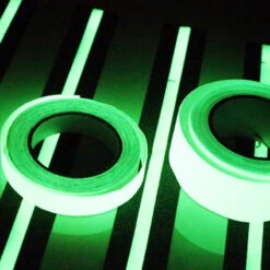 Rouleau Autocollant Vert Phosphorescent Pour La Sécurité à Vélo 10 Rouleau Autocollant Vert Phosphorescent Pour La Sécurité à Vélo -Magasin De Vélos Zefal rouleau autocollant vert phosphorescent pour la securite a velo 2