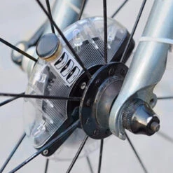 Soucoupe Lumineuse Bleu Pour Roue De Vélo -Magasin De Vélos Zefal soucoupe lumineuse bleu pour roue de velo 4
