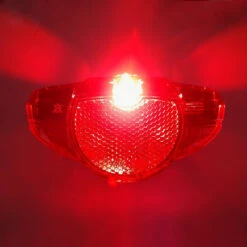 AXA Spark Steady Éclairage Arrière 80 Mm Pour Porte-bagages Vélo -Magasin De Vélos Zefal spark steady eclairage arriere 80 mm pour porte bagages velo 2